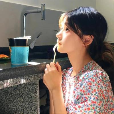 关于前辈很烦人的事封面