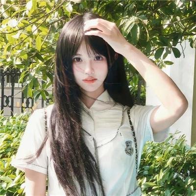 镜中的女孩封面
